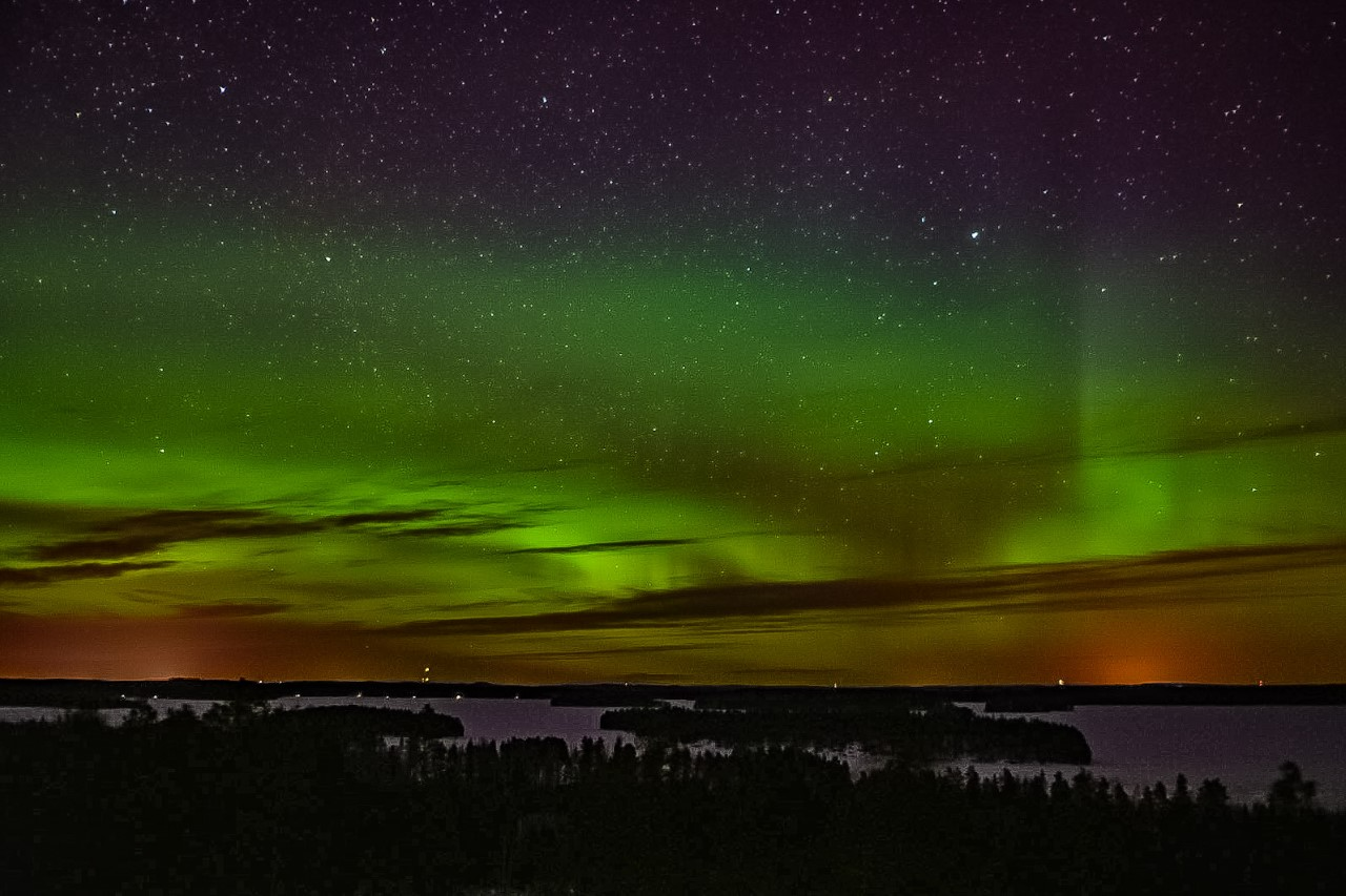 Revontulet Lepolanvuoren näköalatornista.