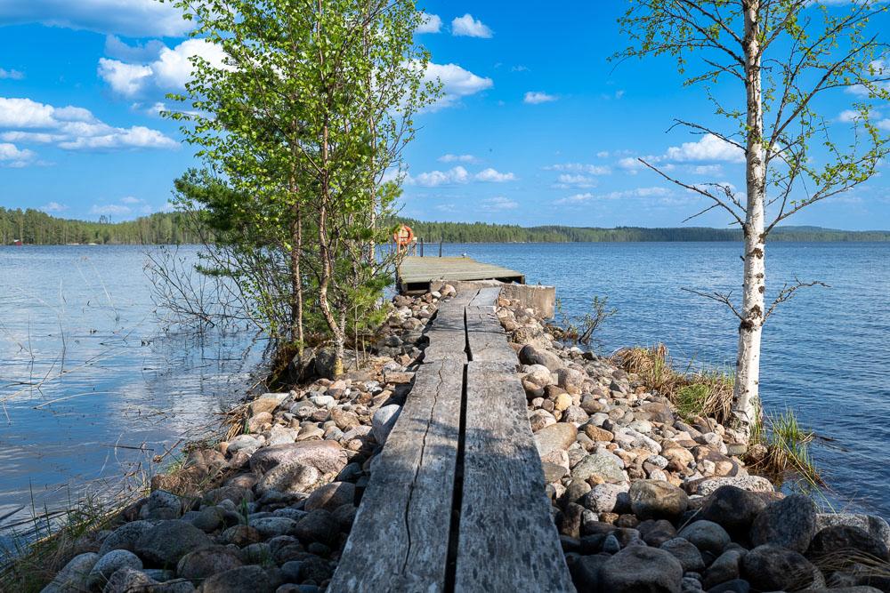 Pitkospuut laiturille.