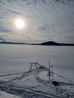 Retkisukset jäällä.